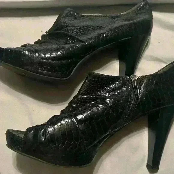 Black Worthington heels - Picture 4 of 6